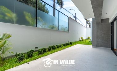 DPTO EN 1ER PISO / 4 DORM C/U CON BAÑO / FRENTE A PARQUE