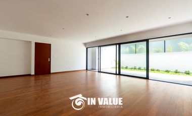 DPTO EN 1ER PISO / 4 DORM C/U CON BAÑO / FRENTE A PARQUE