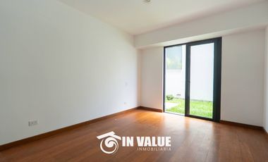 DPTO EN 1ER PISO / 4 DORM C/U CON BAÑO / FRENTE A PARQUE