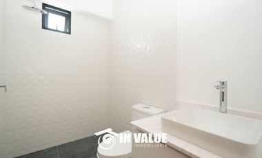 DPTO EN 1ER PISO / 4 DORM C/U CON BAÑO / FRENTE A PARQUE