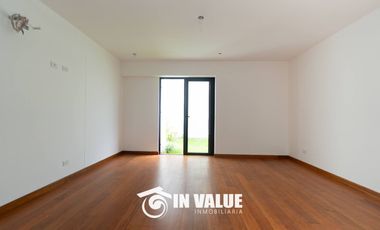 DPTO EN 1ER PISO / 4 DORM C/U CON BAÑO / FRENTE A PARQUE