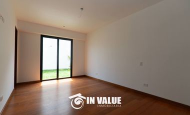 DPTO EN 1ER PISO / 4 DORM C/U CON BAÑO / FRENTE A PARQUE