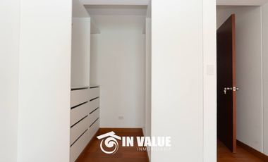 DPTO EN 1ER PISO / 4 DORM C/U CON BAÑO / FRENTE A PARQUE