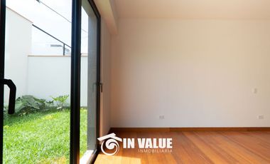 DPTO EN 1ER PISO / 4 DORM C/U CON BAÑO / FRENTE A PARQUE