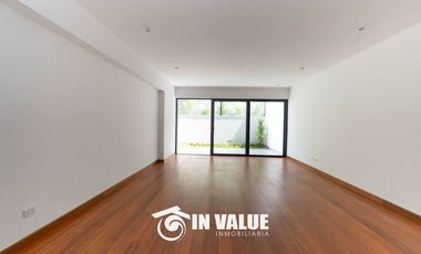 DPTO EN 1ER PISO / 4 DORM C/U CON BAÑO / FRENTE A PARQUE