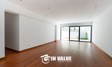 DPTO EN 1ER PISO / 4 DORM C/U CON BAÑO / FRENTE A PARQUE