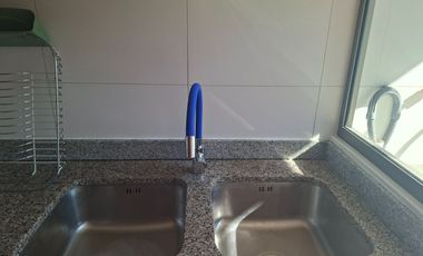 Macul, Venta de un espacioso departamento con bajo gastos comunes inserto en amplias áreas verdes.
