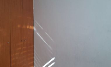 Macul, Venta de un espacioso departamento con bajo gastos comunes inserto en amplias áreas verdes.