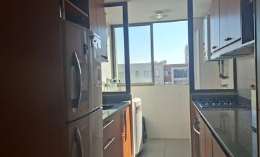 Macul, Venta de un espacioso departamento con bajo gastos comunes inserto en amplias áreas verdes.