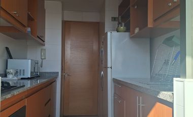 Macul, Venta de un espacioso departamento con bajo gastos comunes inserto en amplias áreas verdes.