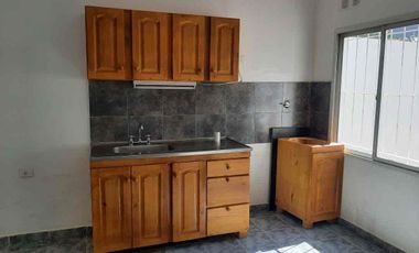 DEPARTAMENTO DE 2 AMBIENTES CON PATIO