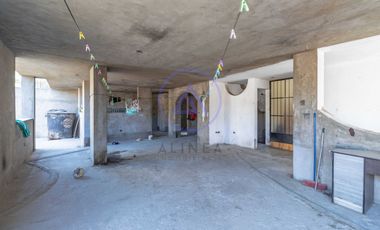 Casa en Venta en Mayorazgo, Ate – 261 m² en Esquina, Perfecta para Inversionistas | Tiene 4 Departamentos Independientes