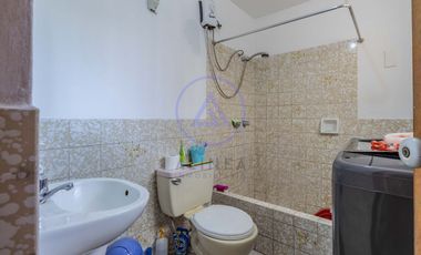Casa en Venta en Mayorazgo, Ate – 261 m² en Esquina, Perfecta para Inversionistas | Tiene 4 Departamentos Independientes