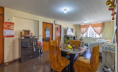 Casa en Venta en Mayorazgo, Ate – 261 m² en Esquina, Perfecta para Inversionistas | Tiene 4 Departamentos Independientes