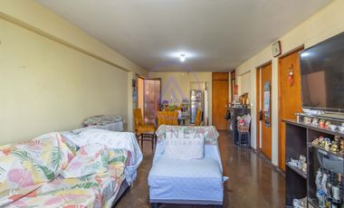 Casa en Venta en Mayorazgo, Ate – 261 m² en Esquina, Perfecta para Inversionistas | Tiene 4 Departamentos Independientes