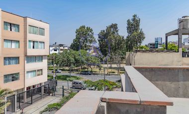 Casa en Venta en Mayorazgo, Ate – 261 m² en Esquina, Perfecta para Inversionistas | Tiene 4 Departamentos Independientes