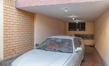 Casa en Venta en Mayorazgo, Ate – 261 m² en Esquina, Perfecta para Inversionistas | Tiene 4 Departamentos Independientes