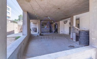 Casa en Venta en Mayorazgo, Ate – 261 m² en Esquina, Perfecta para Inversionistas | Tiene 4 Departamentos Independientes