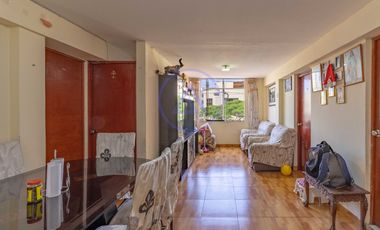 Casa en Venta en Mayorazgo, Ate – 261 m² en Esquina, Perfecta para Inversionistas | Tiene 4 Departamentos Independientes