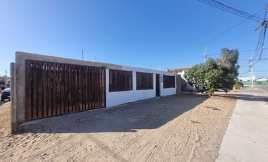 Casa Esquina Sólida, 180 M² de Terreno, Tongoy, Coquimbo.