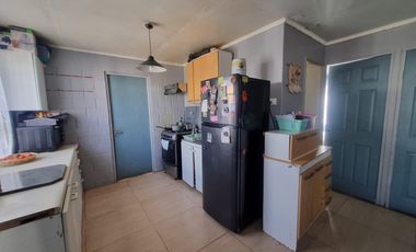 Casa Esquina Sólida, 180 M² de Terreno, Tongoy, Coquimbo.