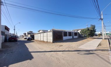 Casa Esquina Sólida, 180 M² de Terreno, Tongoy, Coquimbo.