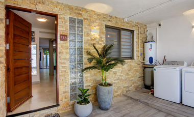 Única Casa de 3 Recámaras + Espacio Flex y Alberca Privada en el Centro de Playa del Carmen
