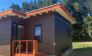 Se vende hermosa parcela de media hectárea (5.000 m²) con casa habitacional de 55 m², ideal para vivir o descansar en un entorno tranquilo y natural