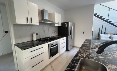 Villa de Lujo de 4 Recámaras y Alberca Privada en Playa Del Carmen