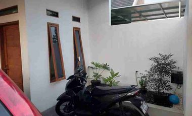 DISEWAKAN RUMAH di Cisaranten Arcamanik Siap Huni Semi Furnished
