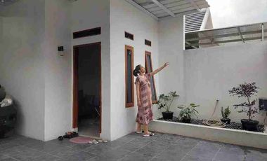 DISEWAKAN RUMAH di Cisaranten Arcamanik Siap Huni Semi Furnished