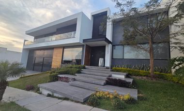 Casa en Renta con Alberca en Lomas Punta del Este.
