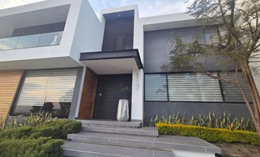 Casa en Renta con Alberca en Lomas Punta del Este.