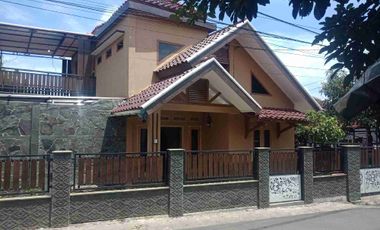dijual rumah 2 lantai di belakang smk pui  jl salamudin kota majalengka 1.5 m