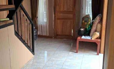 dijual rumah 2 lantai di belakang smk pui  jl salamudin kota majalengka 1.5 m