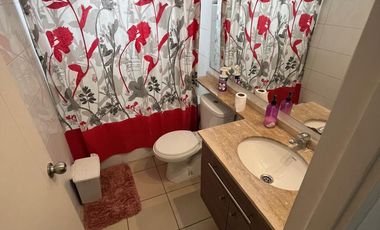 Hermosa Casa (5D-4B-4E) en 350 M2, Condominio Las Rocas, Padre Hurtado.