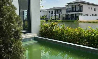 Casa esquinera al lago de Alquiler en Aires de Batán