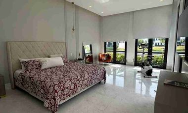 Casa esquinera al lago de Alquiler en Aires de Batán