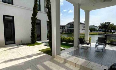 Casa esquinera al lago de Alquiler en Aires de Batán