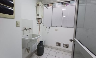 SURCO – DEPA AMPLIO 88 m² + SALA DE ESTAR + COCHERA | PRECIO NEGOCIABLE