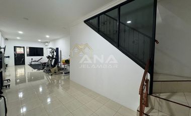 ANA RUKO BAGUS SEMI FURNISHED UK 4X20M DI JELAMBAR ra