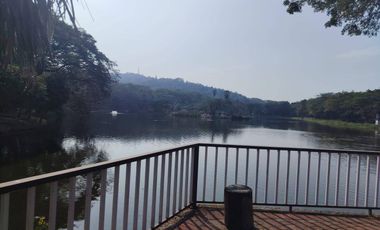 Terreno esquinero de venta en la Urbanización Lago de Capeira, 1528 m2