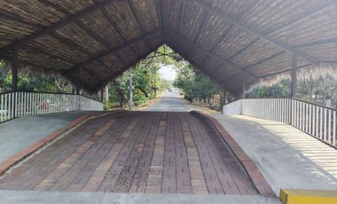 Terreno esquinero de venta en la Urbanización Lago de Capeira, 1528 m2