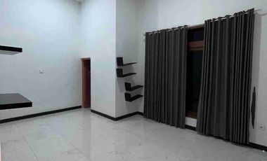 rumah cantik siap huni dekat Undip Tembalang