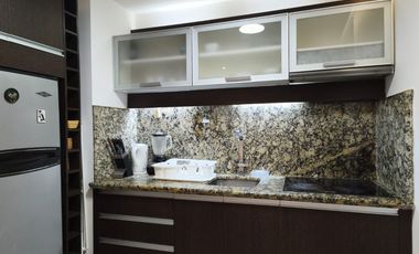 Suite amoblada de alquiler en el Centro de Guayaquil, incluye alícuota.
