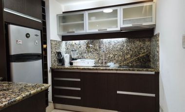Suite amoblada de alquiler en el Centro de Guayaquil, incluye alícuota.
