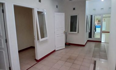 Disewakan Rumah Bebas Banjir di Bulevar Hijau Cluster Adenium - Harapan Indah Bekasi