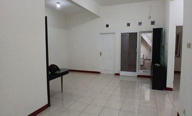 Disewakan Rumah Bebas Banjir di Bulevar Hijau Cluster Adenium - Harapan Indah Bekasi