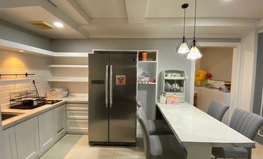 Diatas Mall Central Park 2 sebelah Soho Capital & Taman Anggrek, Disewa Neo Soho Residence Soho Podomoro City Furnished 96m2 2 Lantai Mezzanine.