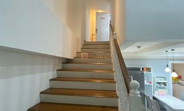 Diatas Mall Central Park 2 sebelah Soho Capital & Taman Anggrek, Disewa Neo Soho Residence Soho Podomoro City Furnished 96m2 2 Lantai Mezzanine.